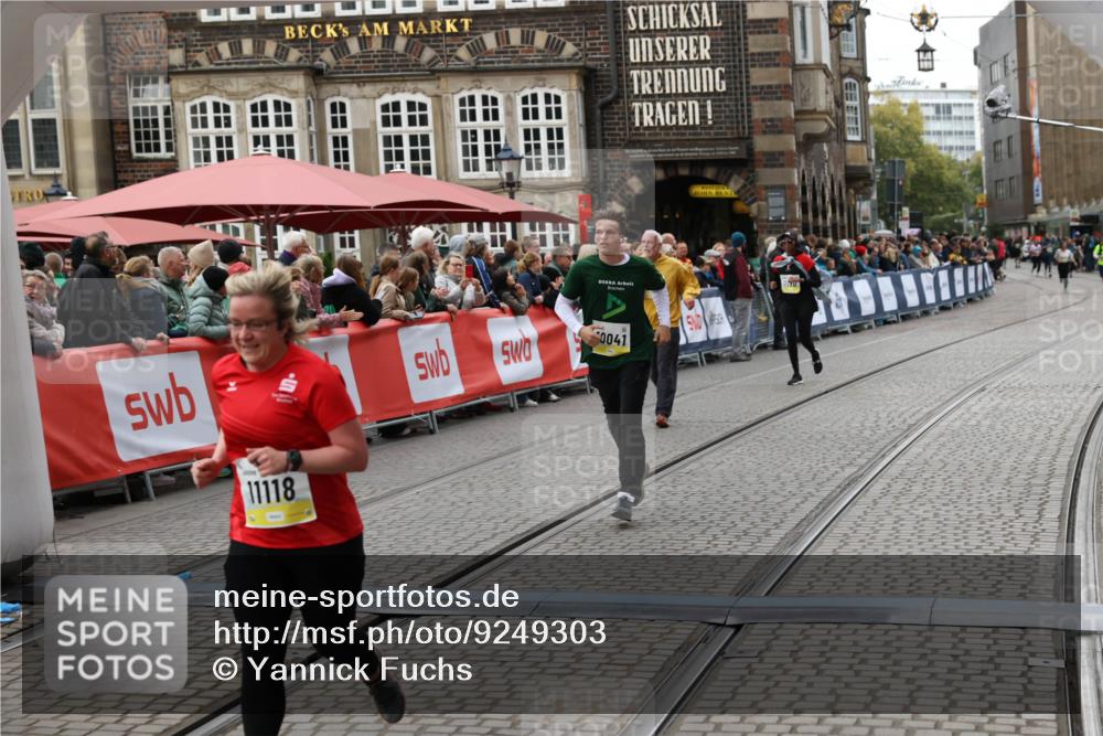 05.10.2025 - 20. swb-Marathon Bremen Yannick Fuchs http://msf.ph/oto/9249303 05.10.2025 11:13:08 Ziel 10041, 11118, 11494 meine-sportfotos.de