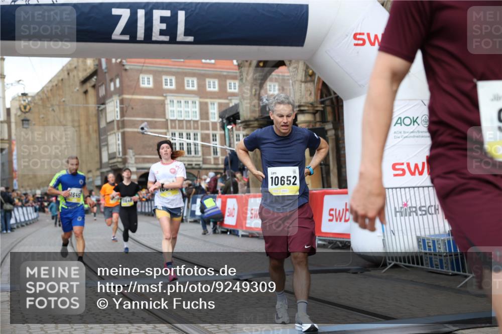 05.10.2025 - 20. swb-Marathon Bremen Yannick Fuchs http://msf.ph/oto/9249309 05.10.2025 10:44:17 Ziel 9614, 9919, 10348, 10351, 10649, 10652, 10780, 11316, 11503, 11645, 11648 meine-sportfotos.de