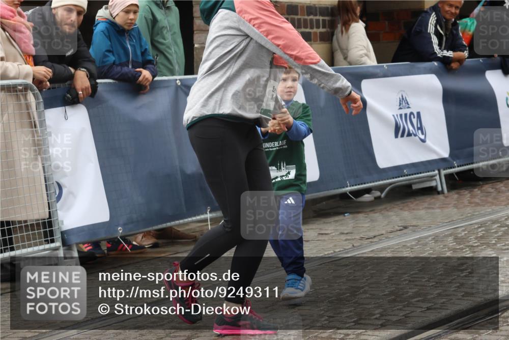 05.10.2025 - 20. swb-Marathon Bremen Strokosch-Dieckow http://msf.ph/oto/9249311 05.10.2025 15:26:39 Ziel  meine-sportfotos.de