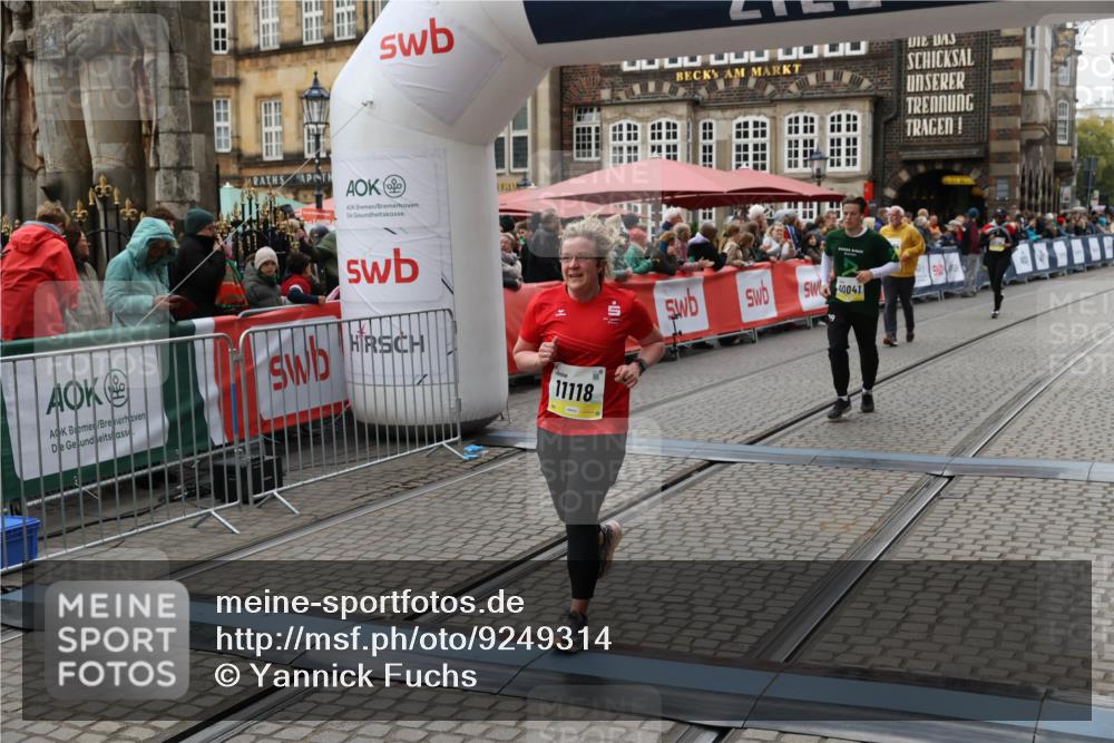 05.10.2025 - 20. swb-Marathon Bremen Yannick Fuchs http://msf.ph/oto/9249314 05.10.2025 11:13:08 Ziel 10041, 11118, 11494 meine-sportfotos.de