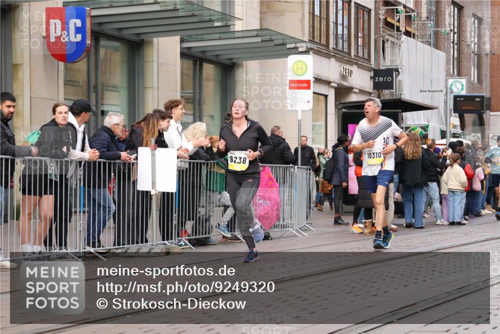 05.10.2025 - 20. swb-Marathon Bremen Strokosch-Dieckow http://msf.ph/oto/9249320 05.10.2025 10:53:17 Ziel 9238, 9461, 9464, 9494, 9569, 9868, 9934, 9957, 10020, 10302, 10310, 10335, 10369, 10416, 10468, 10642, 10655, 10906, 10925, 10934, 10966, 11046, 11141, 11246, 11383, 11545, 11616, 11716, 9238, 9461, 9464, 9494, 9569, 9868, 9934, 9957, 10020, 10302, 10310, 10335, 10369, 10416, 10468, 10642, 10655, 10906, 10925, 10934, 10966, 11046, 11141, 11246, 11383 meine-sportfotos.de