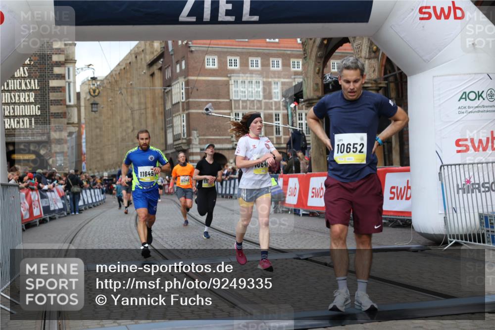 05.10.2025 - 20. swb-Marathon Bremen Yannick Fuchs http://msf.ph/oto/9249335 05.10.2025 10:44:17 Ziel 9614, 9919, 10348, 10351, 10649, 10652, 10780, 11316, 11503, 11645, 11648 meine-sportfotos.de