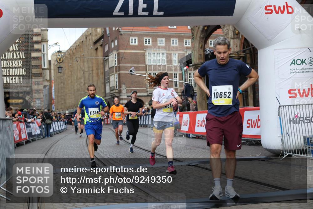 05.10.2025 - 20. swb-Marathon Bremen Yannick Fuchs http://msf.ph/oto/9249350 05.10.2025 10:44:17 Ziel 9614, 9919, 10348, 10351, 10649, 10652, 10780, 11316, 11503, 11645, 11648 meine-sportfotos.de