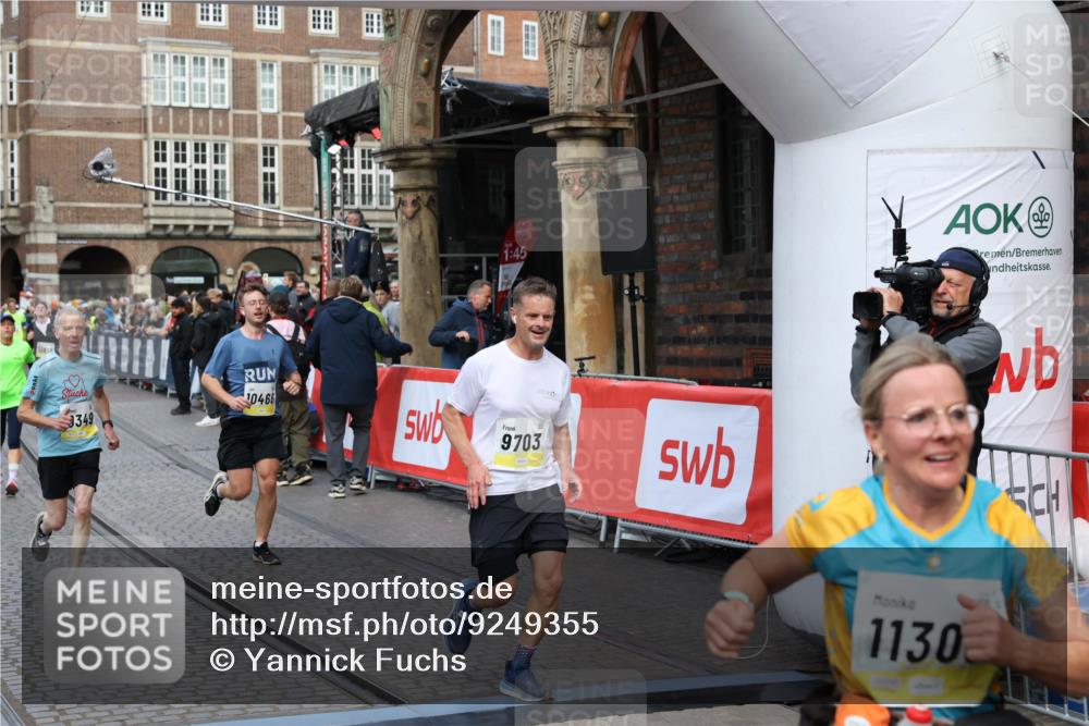 05.10.2025 - 20. swb-Marathon Bremen Yannick Fuchs http://msf.ph/oto/9249355 05.10.2025 10:53:16 Ziel 9449, 9650, 9703, 9834, 10128, 10242, 10349, 10460, 10466, 10539, 11259, 11300, 11398, 11411 meine-sportfotos.de