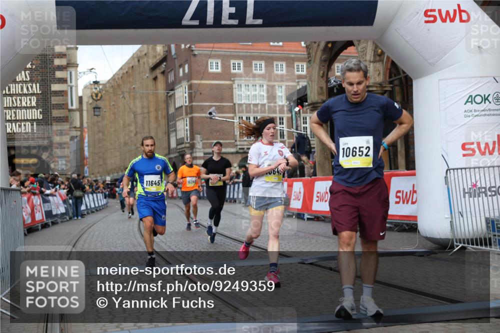05.10.2025 - 20. swb-Marathon Bremen Yannick Fuchs http://msf.ph/oto/9249359 05.10.2025 10:44:17 Ziel 9614, 9919, 10348, 10351, 10649, 10652, 10780, 11316, 11503, 11645, 11648 meine-sportfotos.de