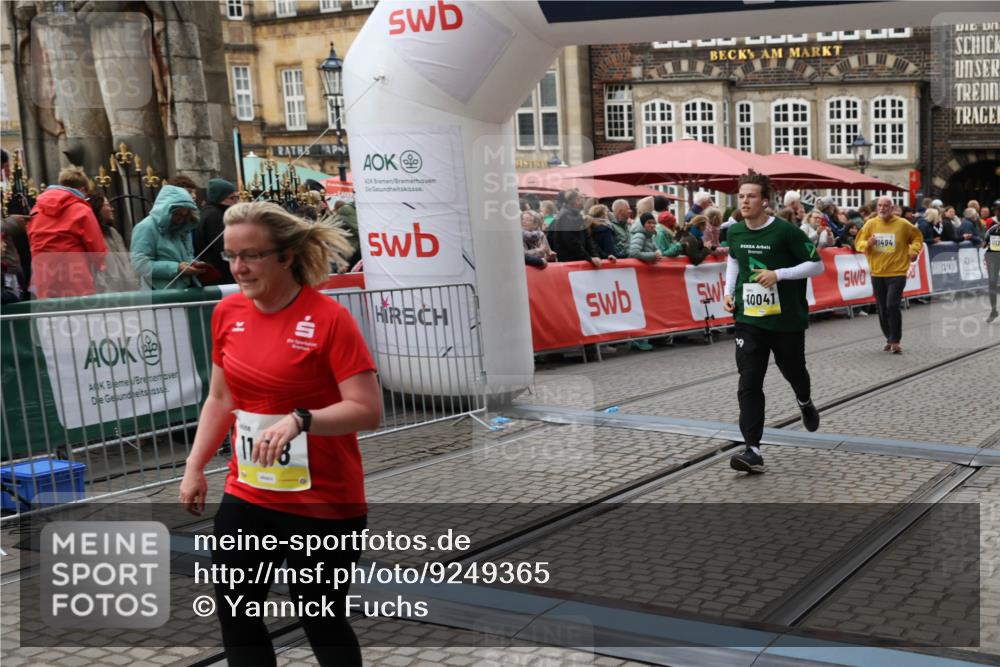 05.10.2025 - 20. swb-Marathon Bremen Yannick Fuchs http://msf.ph/oto/9249365 05.10.2025 11:13:09 Ziel 10041, 11118, 11494 meine-sportfotos.de