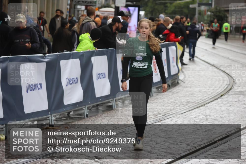 05.10.2025 - 20. swb-Marathon Bremen Strokosch-Dieckow http://msf.ph/oto/9249376 05.10.2025 15:27:12 Ziel  meine-sportfotos.de