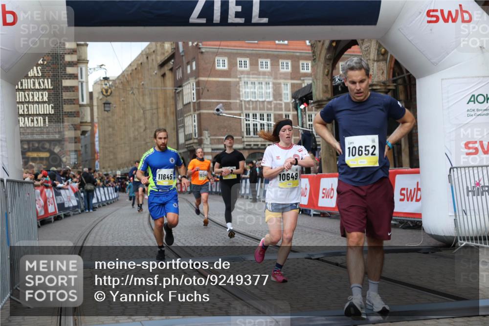 05.10.2025 - 20. swb-Marathon Bremen Yannick Fuchs http://msf.ph/oto/9249377 05.10.2025 10:44:17 Ziel 9614, 9919, 10348, 10351, 10649, 10652, 10780, 11316, 11503, 11645, 11648 meine-sportfotos.de
