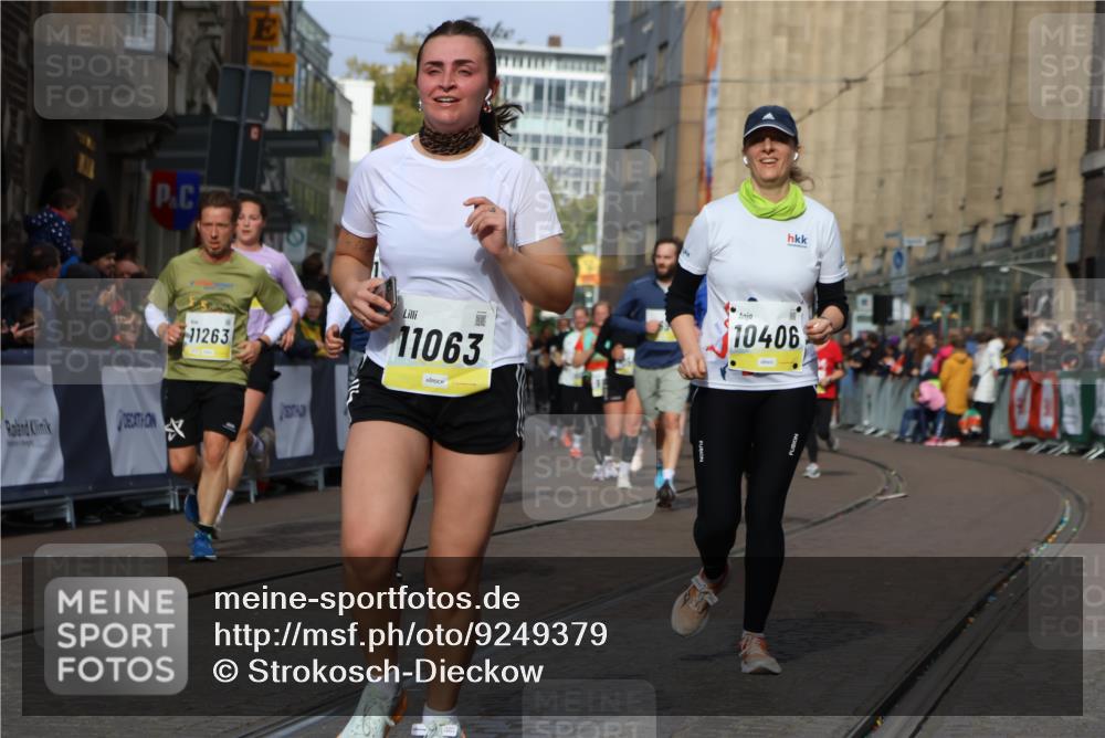 05.10.2025 - 20. swb-Marathon Bremen Strokosch-Dieckow http://msf.ph/oto/9249379 05.10.2025 11:00:18 Ziel 9495, 10067, 10406, 10492, 10504, 10794, 10985, 11063, 11263, 11424, 11699 meine-sportfotos.de