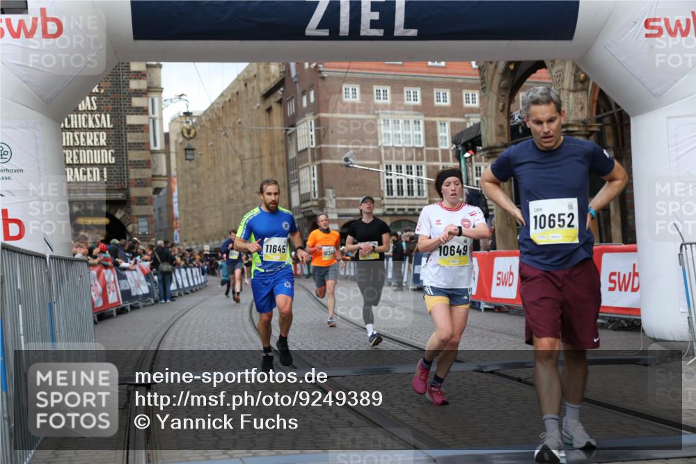 05.10.2025 - 20. swb-Marathon Bremen Yannick Fuchs http://msf.ph/oto/9249389 05.10.2025 10:44:17 Ziel 9614, 9919, 10348, 10351, 10649, 10652, 10780, 11316, 11503, 11645, 11648 meine-sportfotos.de