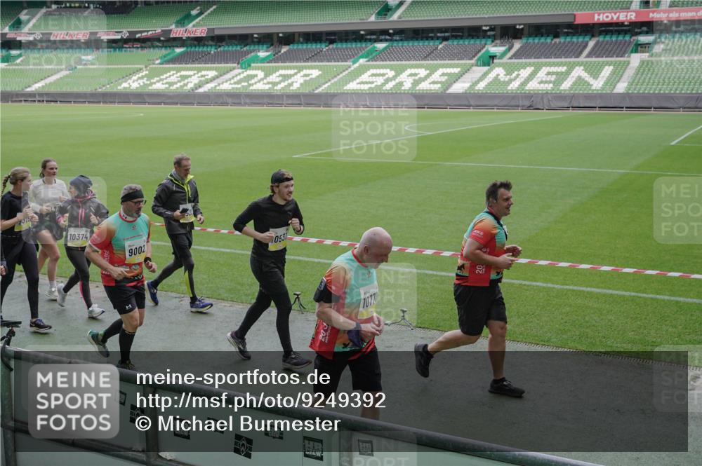 05.10.2025 - 20. swb-Marathon Bremen Michael Burmester http://msf.ph/oto/9249392 05.10.2025 10:39:43 Laufen im Stadion 7199, 7654, 7779, 7789, 7979, 9002, 9180, 9186, 9220, 9224, 9225, 9228, 9286, 9315, 9325, 9419, 9515, 9523, 9554, 9571, 9610, 9628, 9644, 9661, 9662, 9668, 9713, 9765, 9780, 9786, 9850, 9901, 9908, 9931, 9944, 9976, 9998, 10018, 10021, 10025, 10157, 10185, 10192, 10207, 10238, 10255, 10258, 10286, 10289, 10371, 10374, 10383, 10422, 10426, 10451, 10462, 10498, 10531, 10532, 10557, 10567, 10587, 10597, 10603, 10604, 10619, 10749, 9229, 9269, 9300, 9324, 9379, 9394 meine-sportfotos.de