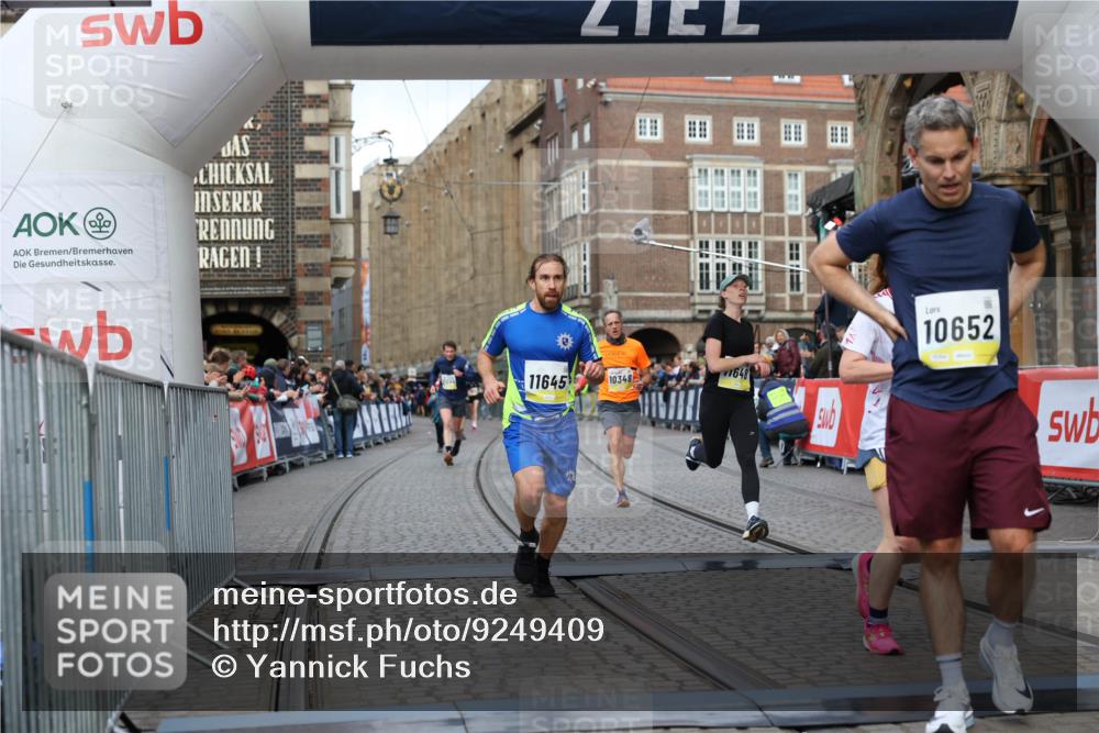 05.10.2025 - 20. swb-Marathon Bremen Yannick Fuchs http://msf.ph/oto/9249409 05.10.2025 10:44:18 Ziel 9614, 9919, 10044, 10348, 10351, 10649, 11316, 11503, 11645, 11648 meine-sportfotos.de