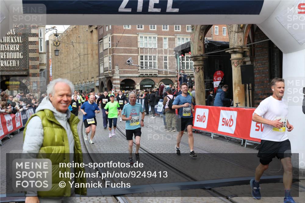 05.10.2025 - 20. swb-Marathon Bremen Yannick Fuchs http://msf.ph/oto/9249413 05.10.2025 10:53:17 Ziel 9449, 9650, 9703, 9834, 10128, 10242, 10349, 10460, 10466, 10539, 10958, 11259, 11300, 11377, 11411, 11512 meine-sportfotos.de