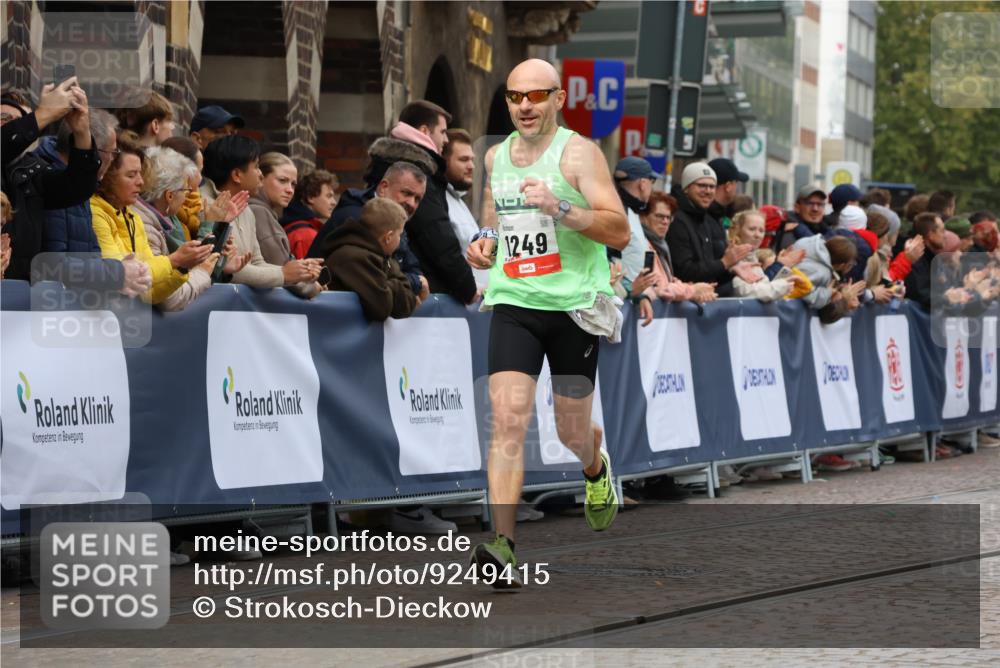 05.10.2025 - 20. swb-Marathon Bremen Strokosch-Dieckow http://msf.ph/oto/9249415 05.10.2025 12:47:33 Ziel 1249, 1688, 6984 meine-sportfotos.de