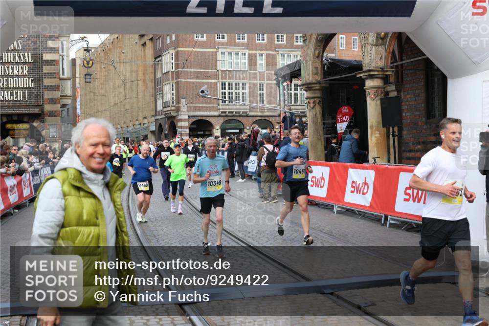 05.10.2025 - 20. swb-Marathon Bremen Yannick Fuchs http://msf.ph/oto/9249422 05.10.2025 10:53:17 Ziel 9449, 9650, 9703, 9834, 10128, 10242, 10349, 10460, 10466, 10539, 10958, 11259, 11300, 11377, 11411, 11512 meine-sportfotos.de