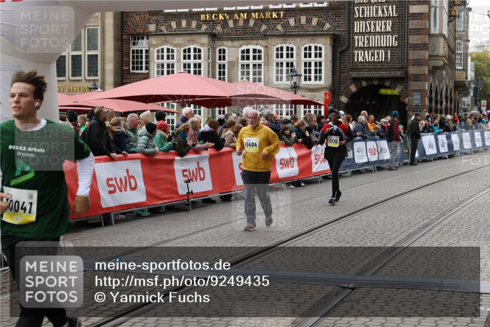 05.10.2025 - 20. swb-Marathon Bremen Yannick Fuchs http://msf.ph/oto/9249435 05.10.2025 11:13:10 Ziel 10041, 11118, 11170, 11494 meine-sportfotos.de
