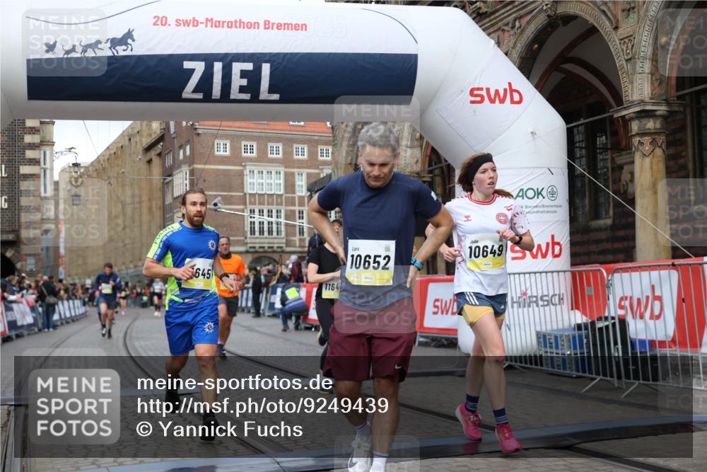 05.10.2025 - 20. swb-Marathon Bremen Yannick Fuchs http://msf.ph/oto/9249439 05.10.2025 10:44:18 Ziel 9614, 9919, 10044, 10348, 10351, 10649, 11316, 11503, 11645, 11648 meine-sportfotos.de