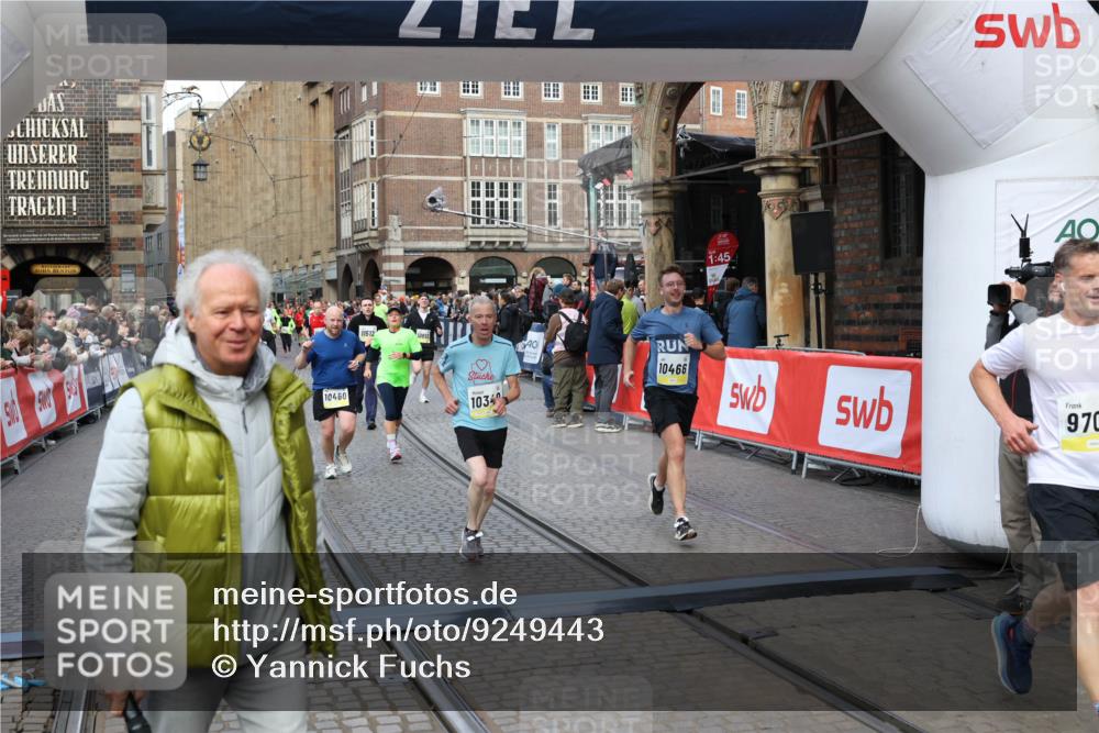 05.10.2025 - 20. swb-Marathon Bremen Yannick Fuchs http://msf.ph/oto/9249443 05.10.2025 10:53:17 Ziel 9449, 9650, 9703, 9834, 10128, 10242, 10349, 10460, 10466, 10539, 10958, 11259, 11300, 11377, 11411, 11512 meine-sportfotos.de