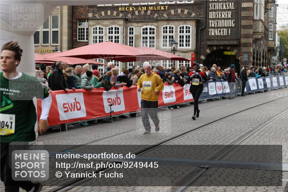 05.10.2025 - 20. swb-Marathon Bremen Yannick Fuchs http://msf.ph/oto/9249445 05.10.2025 11:13:10 Ziel 10041, 11118, 11170, 11494 meine-sportfotos.de