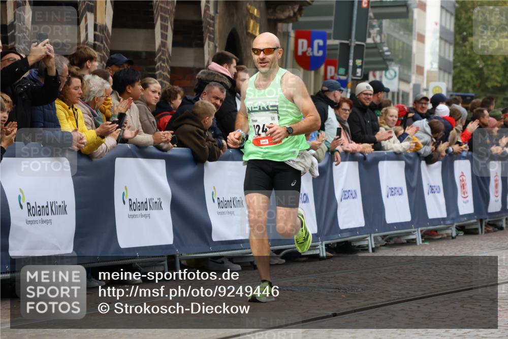 05.10.2025 - 20. swb-Marathon Bremen Strokosch-Dieckow http://msf.ph/oto/9249446 05.10.2025 12:47:33 Ziel 1249, 1688, 6984 meine-sportfotos.de