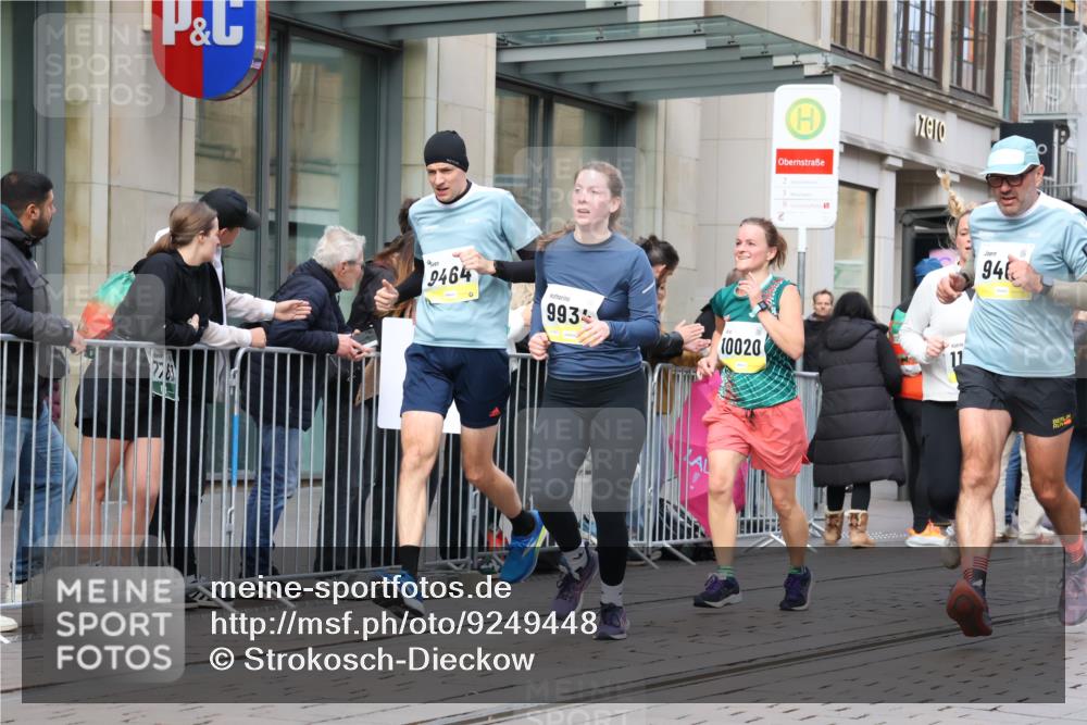 05.10.2025 - 20. swb-Marathon Bremen Strokosch-Dieckow http://msf.ph/oto/9249448 05.10.2025 10:53:22 Ziel 9238, 9461, 9464, 9494, 9569, 9701, 9934, 10020, 10046, 10310, 10416, 10616, 10642, 10696, 10906, 10925, 10966, 11046, 11141, 11246, 11383, 11445, 11533, 9238, 9461, 9464, 9494, 9569, 9701, 9934, 10020, 10046, 10310, 10416, 10616, 10642, 10696, 10906, 10925, 10966, 11046, 11141, 11246, 11383, 11445, 11533 meine-sportfotos.de