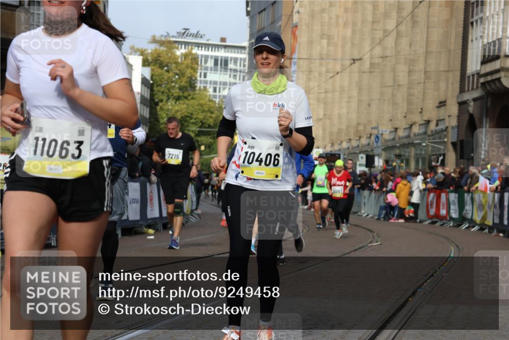 05.10.2025 - 20. swb-Marathon Bremen Strokosch-Dieckow http://msf.ph/oto/9249458 05.10.2025 11:00:19 Ziel 7215, 9495, 10067, 10217, 10406, 10492, 10504, 10794, 10985, 11063, 11263, 11424, 11699 meine-sportfotos.de