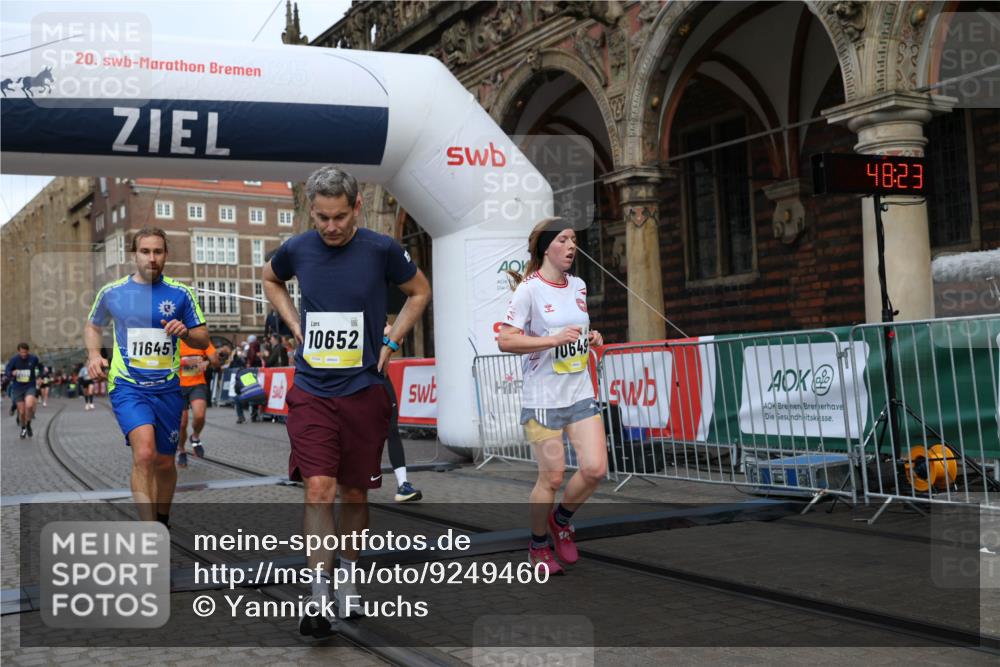 05.10.2025 - 20. swb-Marathon Bremen Yannick Fuchs http://msf.ph/oto/9249460 05.10.2025 10:44:19 Ziel 9614, 9919, 10044, 10348, 10351, 10649, 11645, 11648 meine-sportfotos.de
