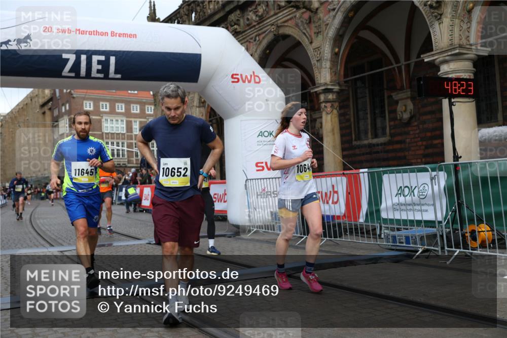 05.10.2025 - 20. swb-Marathon Bremen Yannick Fuchs http://msf.ph/oto/9249469 05.10.2025 10:44:19 Ziel 9614, 9919, 10044, 10348, 10351, 10649, 11645, 11648 meine-sportfotos.de