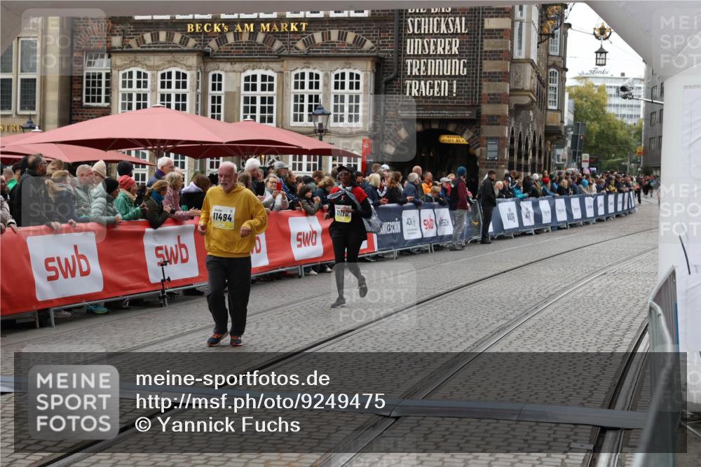 05.10.2025 - 20. swb-Marathon Bremen Yannick Fuchs http://msf.ph/oto/9249475 05.10.2025 11:13:11 Ziel 10041, 11118, 11170, 11494 meine-sportfotos.de