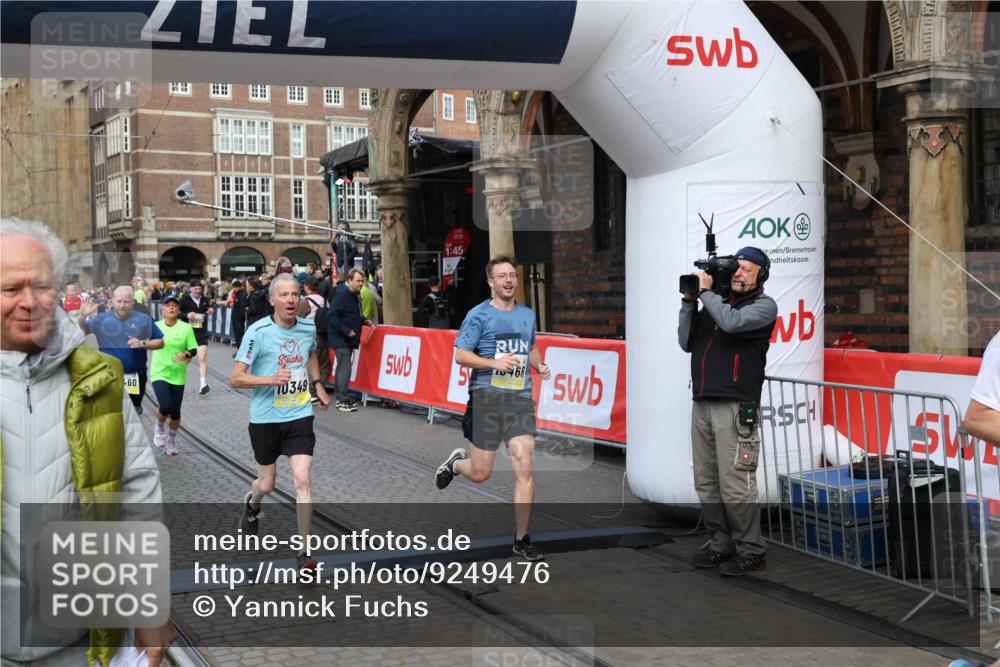 05.10.2025 - 20. swb-Marathon Bremen Yannick Fuchs http://msf.ph/oto/9249476 05.10.2025 10:53:18 Ziel 9449, 9703, 9834, 10128, 10242, 10349, 10460, 10466, 10958, 11300, 11377, 11512 meine-sportfotos.de