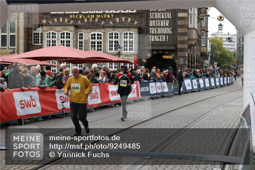 05.10.2025 - 20. swb-Marathon Bremen Yannick Fuchs http://msf.ph/oto/9249485 05.10.2025 11:13:11 Ziel 10041, 11118, 11170, 11494 meine-sportfotos.de