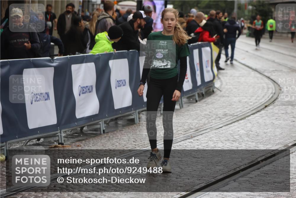 05.10.2025 - 20. swb-Marathon Bremen Strokosch-Dieckow http://msf.ph/oto/9249488 05.10.2025 15:27:12 Ziel  meine-sportfotos.de