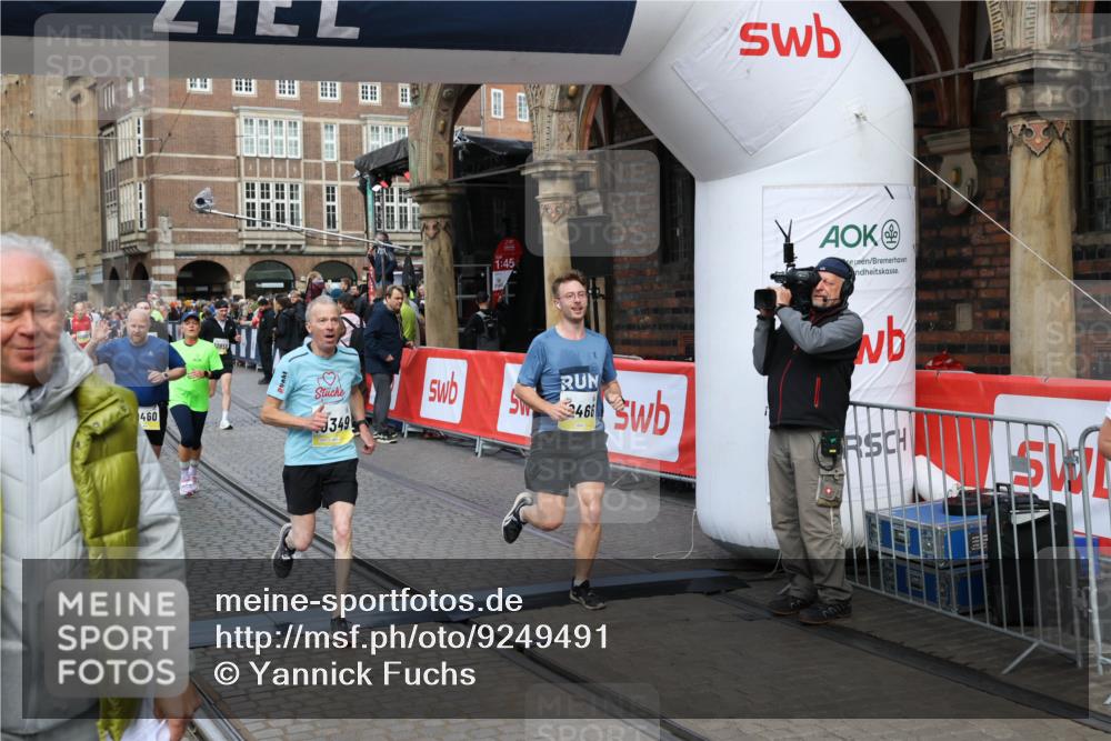 05.10.2025 - 20. swb-Marathon Bremen Yannick Fuchs http://msf.ph/oto/9249491 05.10.2025 10:53:18 Ziel 9449, 9703, 9834, 10128, 10242, 10349, 10460, 10466, 10958, 11300, 11377, 11512 meine-sportfotos.de