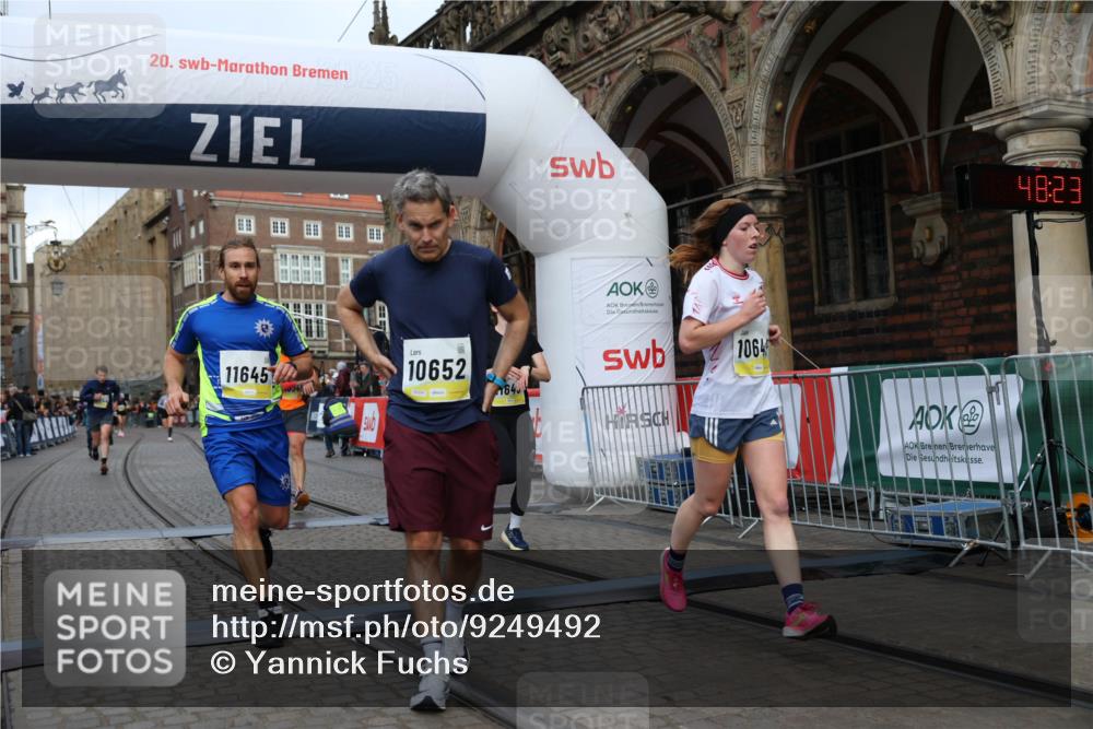 05.10.2025 - 20. swb-Marathon Bremen Yannick Fuchs http://msf.ph/oto/9249492 05.10.2025 10:44:19 Ziel 9614, 9919, 10044, 10348, 10351, 10649, 11645, 11648 meine-sportfotos.de