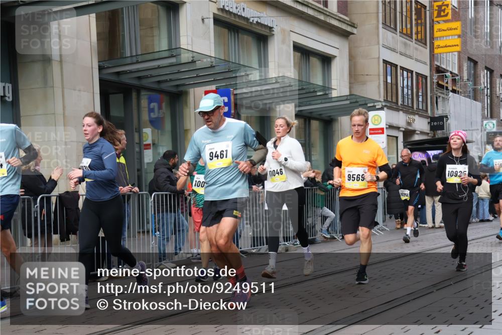 05.10.2025 - 20. swb-Marathon Bremen Strokosch-Dieckow http://msf.ph/oto/9249511 05.10.2025 10:53:24 Ziel 9238, 9456, 9461, 9464, 9494, 9569, 9701, 9934, 10020, 10046, 10310, 10416, 10484, 10616, 10642, 10696, 10906, 10925, 10966, 11046, 11141, 11246, 11383, 11445, 11533, 9238, 9456, 9461, 9464, 9494, 9569, 9701, 9934, 10020, 10046, 10310, 10416, 10484, 10616, 10642, 10696, 10906, 10925, 10966, 11046, 11141, 11246, 11383, 11445, 11533 meine-sportfotos.de