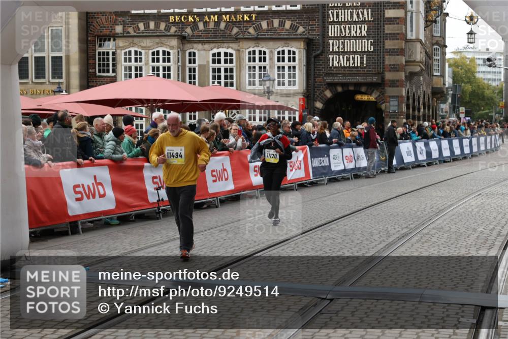 05.10.2025 - 20. swb-Marathon Bremen Yannick Fuchs http://msf.ph/oto/9249514 05.10.2025 11:13:11 Ziel 10041, 11118, 11170, 11494 meine-sportfotos.de