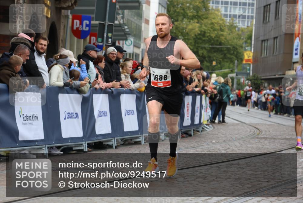 05.10.2025 - 20. swb-Marathon Bremen Strokosch-Dieckow http://msf.ph/oto/9249517 05.10.2025 12:47:35 Ziel 1249, 1688, 6984 meine-sportfotos.de