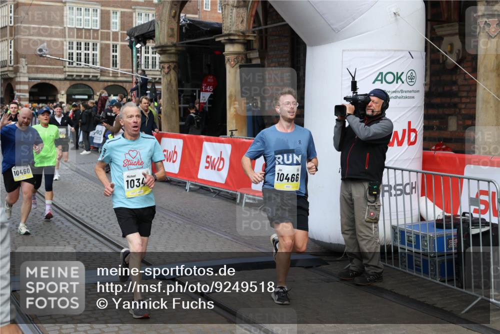05.10.2025 - 20. swb-Marathon Bremen Yannick Fuchs http://msf.ph/oto/9249518 05.10.2025 10:53:18 Ziel 9449, 9703, 9834, 10128, 10242, 10349, 10460, 10466, 10958, 11300, 11377, 11512 meine-sportfotos.de