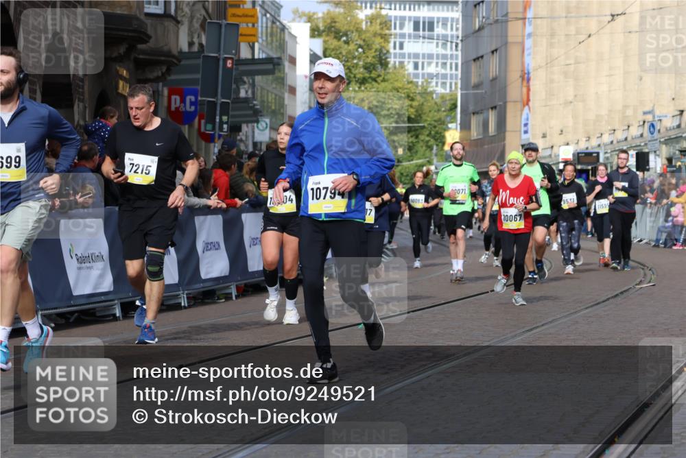05.10.2025 - 20. swb-Marathon Bremen Strokosch-Dieckow http://msf.ph/oto/9249521 05.10.2025 11:00:22 Ziel 7215, 9173, 10067, 10071, 10217, 10406, 10492, 10504, 10794, 10930, 11063, 11263, 11424, 11619, 11699 meine-sportfotos.de