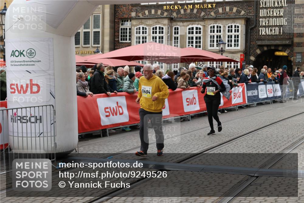 05.10.2025 - 20. swb-Marathon Bremen Yannick Fuchs http://msf.ph/oto/9249526 05.10.2025 11:13:11 Ziel 10041, 11118, 11170, 11494 meine-sportfotos.de