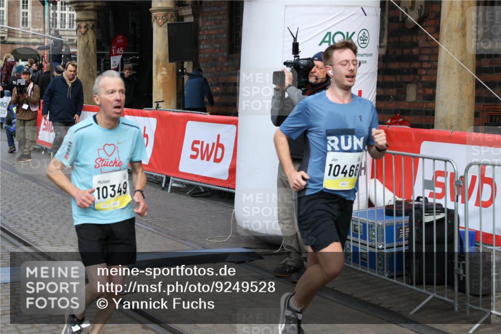 05.10.2025 - 20. swb-Marathon Bremen Yannick Fuchs http://msf.ph/oto/9249528 05.10.2025 10:53:18 Ziel 9449, 9703, 9834, 10128, 10242, 10349, 10460, 10466, 10958, 11300, 11377, 11512 meine-sportfotos.de