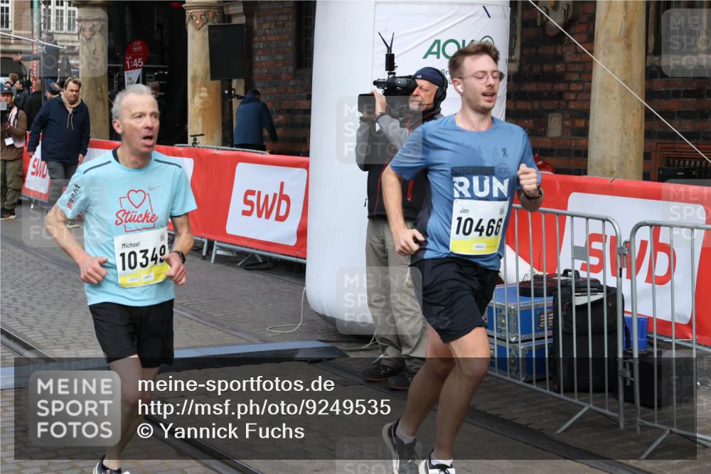05.10.2025 - 20. swb-Marathon Bremen Yannick Fuchs http://msf.ph/oto/9249535 05.10.2025 10:53:18 Ziel 9449, 9703, 9834, 10128, 10242, 10349, 10460, 10466, 10958, 11300, 11377, 11512 meine-sportfotos.de