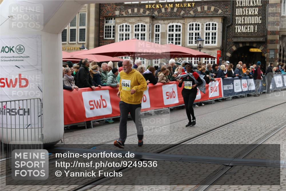 05.10.2025 - 20. swb-Marathon Bremen Yannick Fuchs http://msf.ph/oto/9249536 05.10.2025 11:13:11 Ziel 10041, 11118, 11170, 11494 meine-sportfotos.de