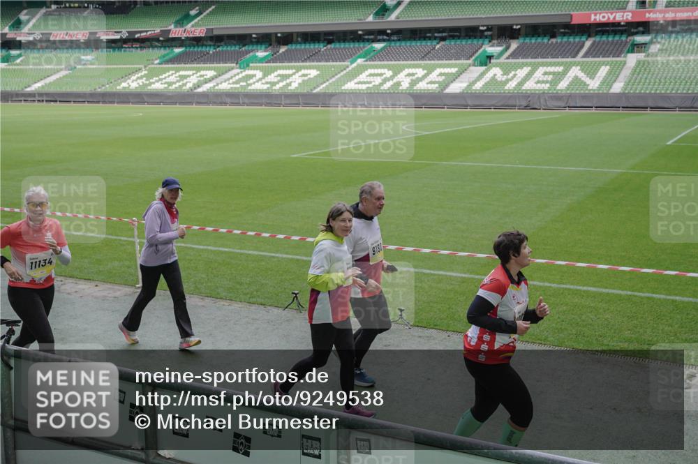 05.10.2025 - 20. swb-Marathon Bremen Michael Burmester http://msf.ph/oto/9249538 05.10.2025 10:39:47 Laufen im Stadion 7199, 7654, 7779, 7789, 7979, 9002, 9180, 9186, 9220, 9224, 9225, 9228, 9241, 9286, 9315, 9325, 9419, 9515, 9523, 9554, 9571, 9610, 9619, 9628, 9644, 9661, 9662, 9668, 9713, 9765, 9780, 9786, 9850, 9901, 9908, 9931, 9944, 9976, 10018, 10021, 10025, 10157, 10185, 10192, 10207, 10238, 10255, 10258, 10286, 10289, 10371, 10374, 10383, 10422, 10426, 10451, 10462, 10498, 10531, 10532, 10542, 10557, 10567, 10587, 10597, 10603, 10604, 10619, 10749, 9229, 9269, 9324, 9379 meine-sportfotos.de