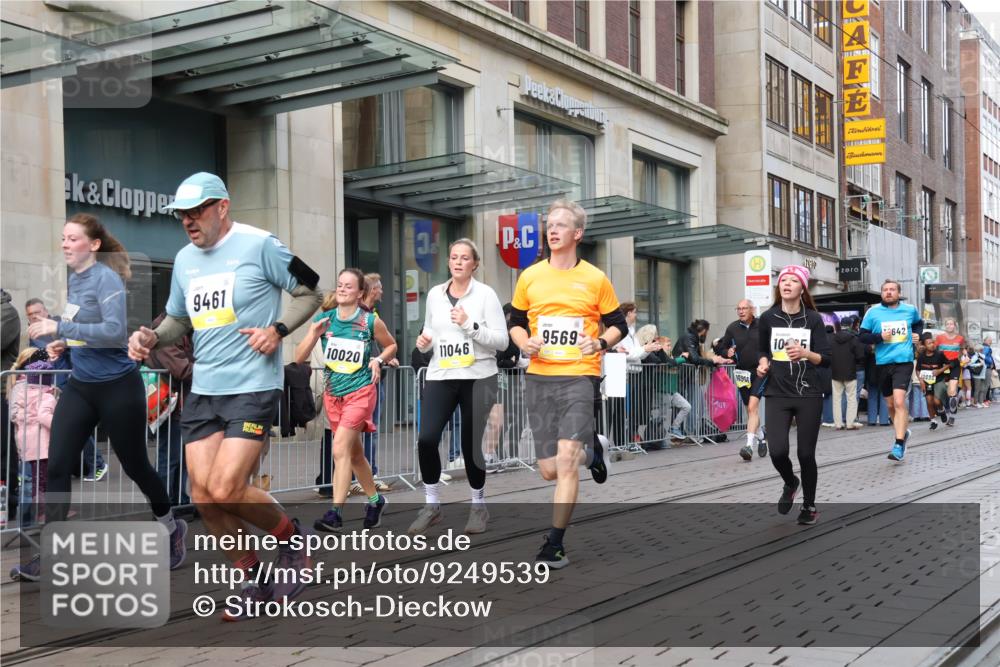 05.10.2025 - 20. swb-Marathon Bremen Strokosch-Dieckow http://msf.ph/oto/9249539 05.10.2025 10:53:24 Ziel 9238, 9456, 9461, 9464, 9494, 9569, 9701, 9934, 10020, 10046, 10310, 10416, 10484, 10616, 10642, 10696, 10906, 10925, 10966, 11046, 11141, 11246, 11383, 11445, 11533, 9238, 9456, 9461, 9464, 9494, 9569, 9701, 9934, 10020, 10046, 10310, 10416, 10484, 10616, 10642, 10696, 10906, 10925, 10966, 11046, 11141, 11246, 11383, 11445, 11533 meine-sportfotos.de