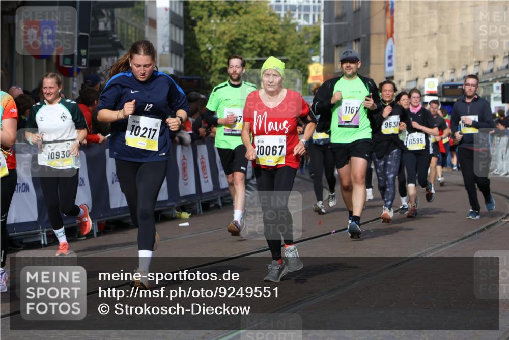 05.10.2025 - 20. swb-Marathon Bremen Strokosch-Dieckow http://msf.ph/oto/9249551 05.10.2025 11:00:24 Ziel 7215, 9173, 9177, 9531, 10063, 10067, 10071, 10217, 10504, 10794, 10930, 11003, 11424, 11534, 11595, 11619, 11699 meine-sportfotos.de