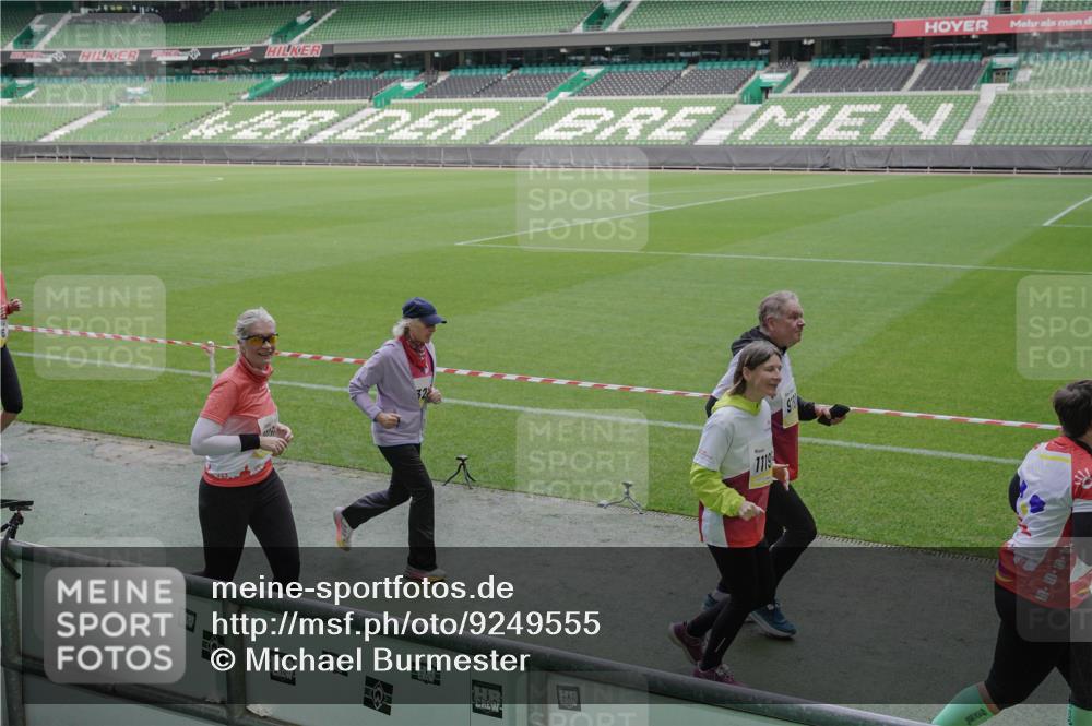 05.10.2025 - 20. swb-Marathon Bremen Michael Burmester http://msf.ph/oto/9249555 05.10.2025 10:39:48 Laufen im Stadion 7199, 7654, 7779, 7789, 7979, 9002, 9180, 9186, 9220, 9224, 9225, 9228, 9241, 9286, 9315, 9325, 9419, 9515, 9523, 9554, 9571, 9610, 9619, 9628, 9644, 9661, 9662, 9668, 9713, 9765, 9780, 9786, 9850, 9901, 9908, 9931, 9944, 9976, 10018, 10021, 10025, 10157, 10185, 10192, 10207, 10238, 10255, 10258, 10286, 10289, 10371, 10374, 10383, 10422, 10426, 10451, 10462, 10531, 10532, 10542, 10557, 10567, 10587, 10597, 10603, 10604, 10619, 10749, 9229, 9324, 9379 meine-sportfotos.de