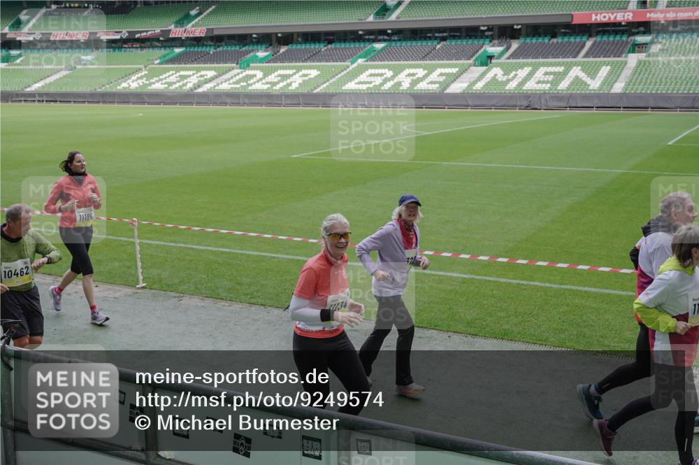 05.10.2025 - 20. swb-Marathon Bremen Michael Burmester http://msf.ph/oto/9249574 05.10.2025 10:39:48 Laufen im Stadion 7199, 7654, 7779, 7789, 7979, 9002, 9180, 9186, 9220, 9224, 9225, 9228, 9241, 9286, 9315, 9325, 9419, 9515, 9523, 9554, 9571, 9610, 9619, 9628, 9644, 9661, 9662, 9668, 9713, 9765, 9780, 9786, 9850, 9901, 9908, 9931, 9944, 9976, 10018, 10021, 10025, 10157, 10185, 10192, 10207, 10238, 10255, 10258, 10286, 10289, 10371, 10374, 10383, 10422, 10426, 10451, 10462, 10531, 10532, 10542, 10557, 10567, 10587, 10597, 10603, 10604, 10619, 10749, 9229, 9324, 9379 meine-sportfotos.de