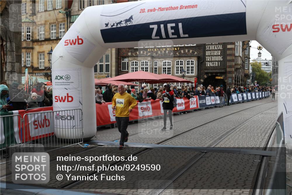 05.10.2025 - 20. swb-Marathon Bremen Yannick Fuchs http://msf.ph/oto/9249590 05.10.2025 11:13:12 Ziel 10041, 11118, 11170, 11494 meine-sportfotos.de