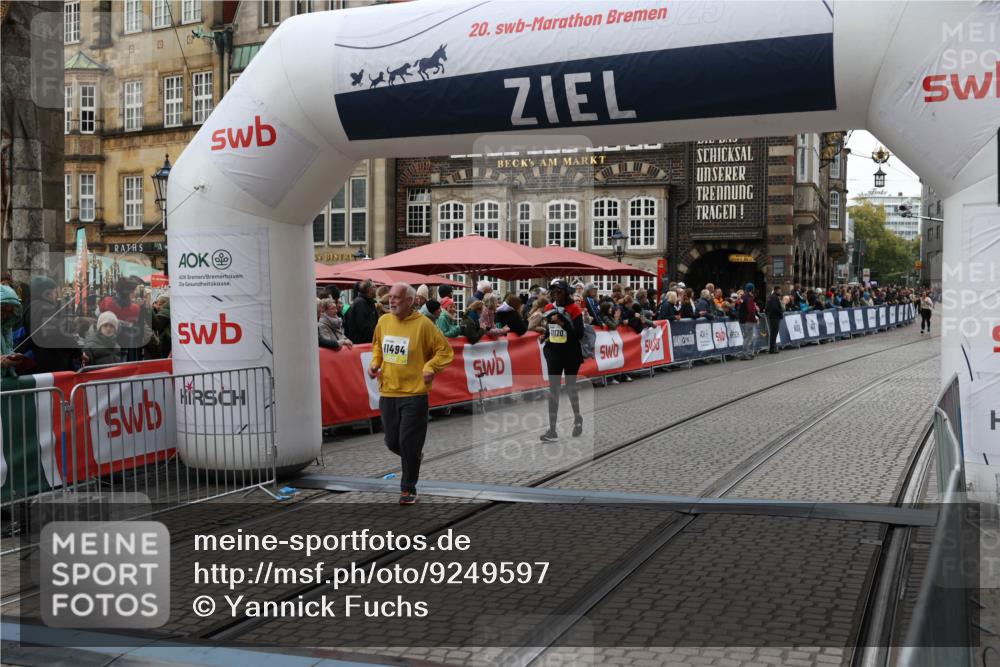 05.10.2025 - 20. swb-Marathon Bremen Yannick Fuchs http://msf.ph/oto/9249597 05.10.2025 11:13:12 Ziel 10041, 11118, 11170, 11494 meine-sportfotos.de
